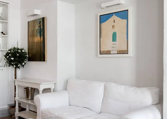 Semesterbostad Mykonian Marvel: A Tranquil Oasis In The Old Town!