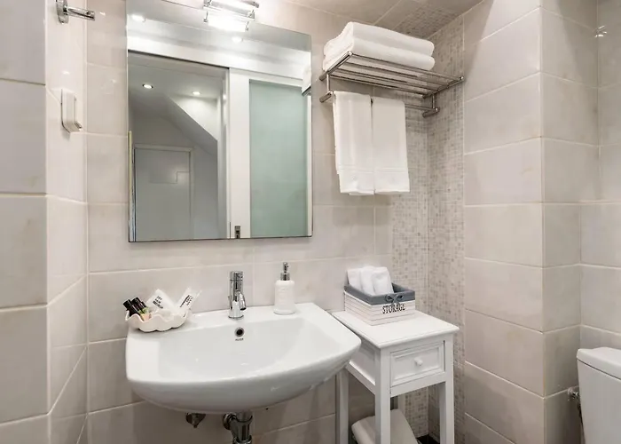 Mykonian Marvel: A Tranquil Oasis In The Old Town! * Mykonos Town